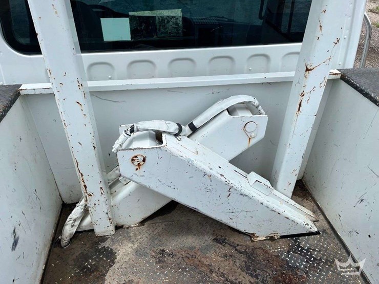 2015-freightliner-m2-106-image-51