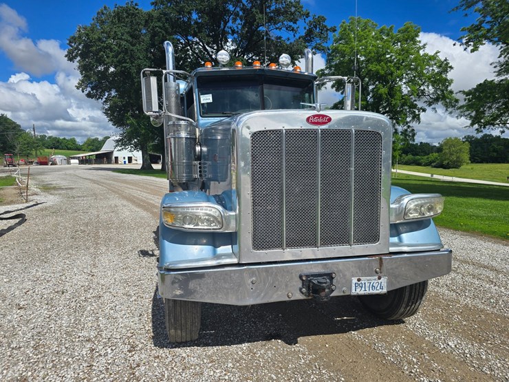 2013-peterbilt-388-image-34