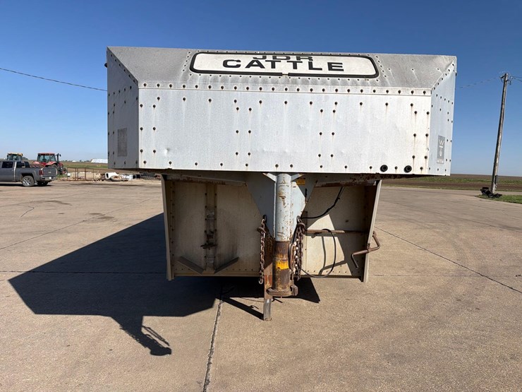 1992-wilson-livestock-trailer-image-2