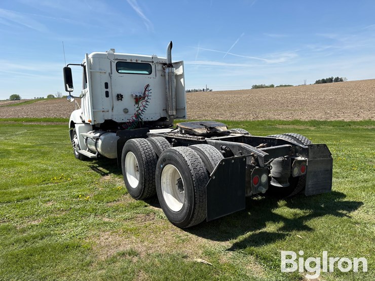 2007-freightliner-columbia-day-cab-truck-tractor-image-7