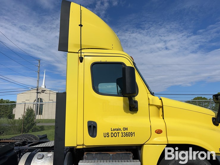 2016-freightliner-cascadia-125-image-19