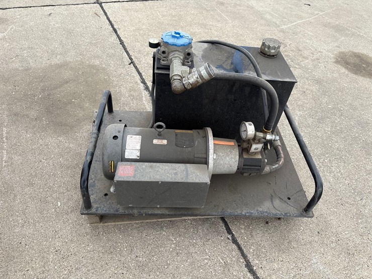 lakeside-11ft-hydraulic-squeeze-chute-image-21