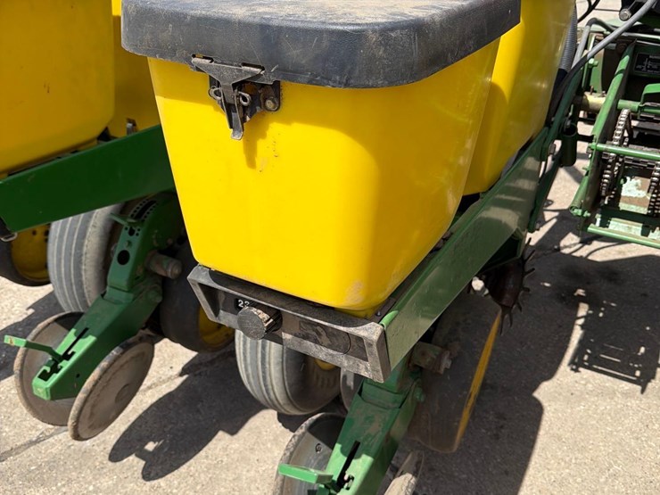 john-deere-7200-image-26