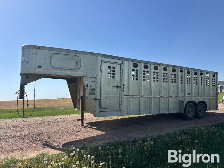 2004-wilson-livestock-trailer-image-1