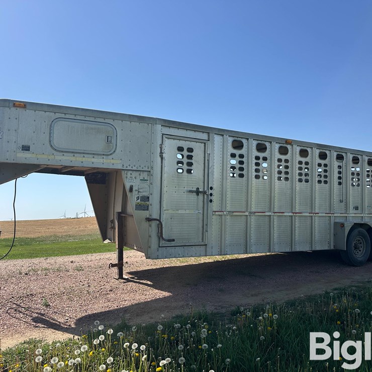 2004 WILSON LIVESTOCK TRAILER