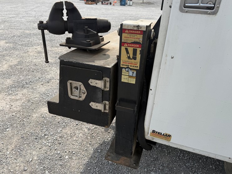 2008-ford-f750-image-13