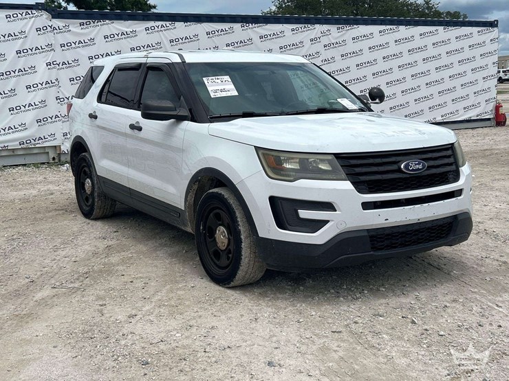 2016-ford-explorer-awd-suv-image-2