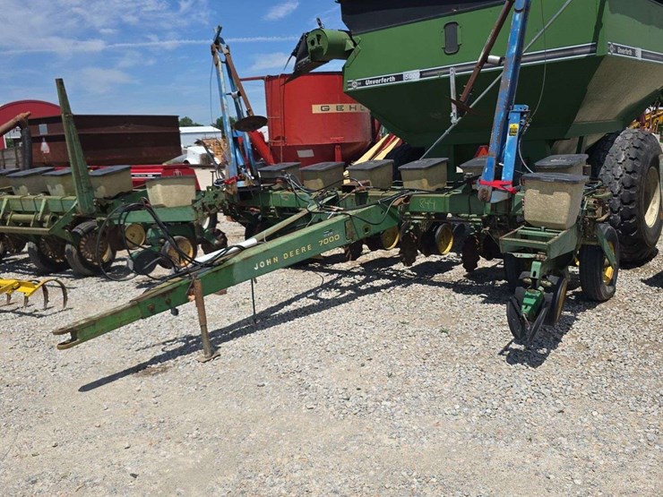 john-deere-7000-image-1