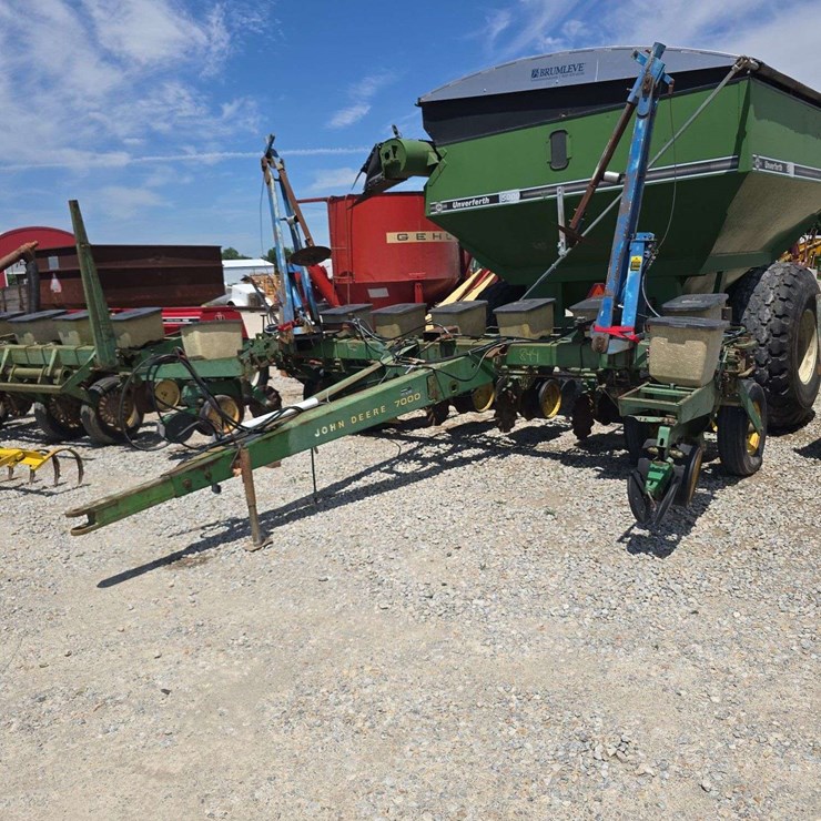 JOHN DEERE 7000