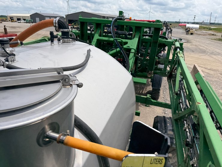 2016-john-deere-r4038-image-97