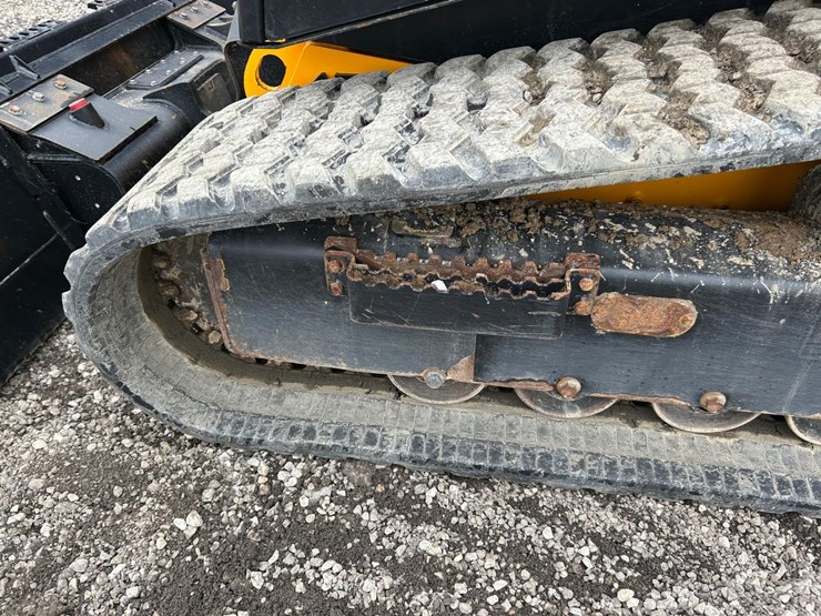 2023-jcb-3ts-8t-image-19