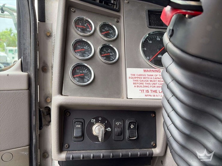 2011-kenworth-t300-image-9