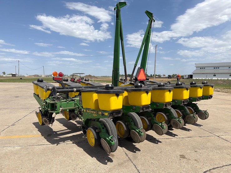 john-deere-7200-image-5