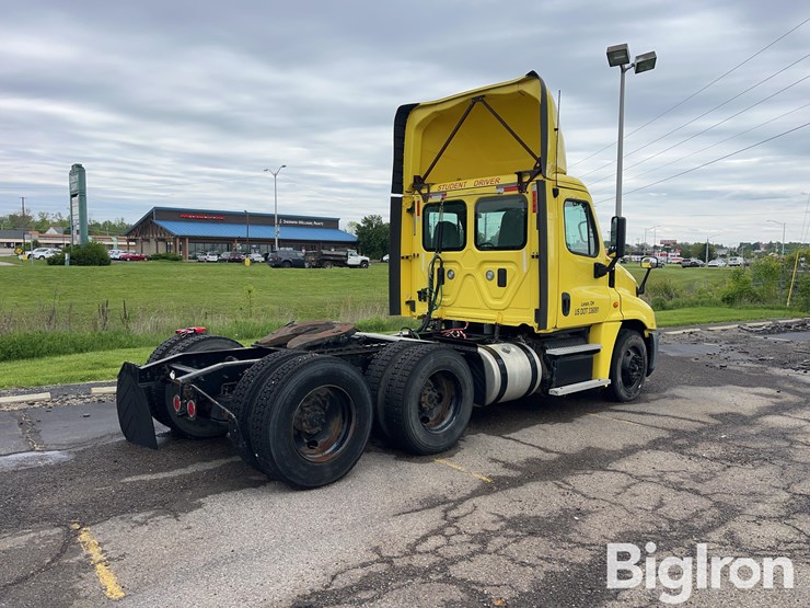 2016-freightliner-cascadia-125-image-5