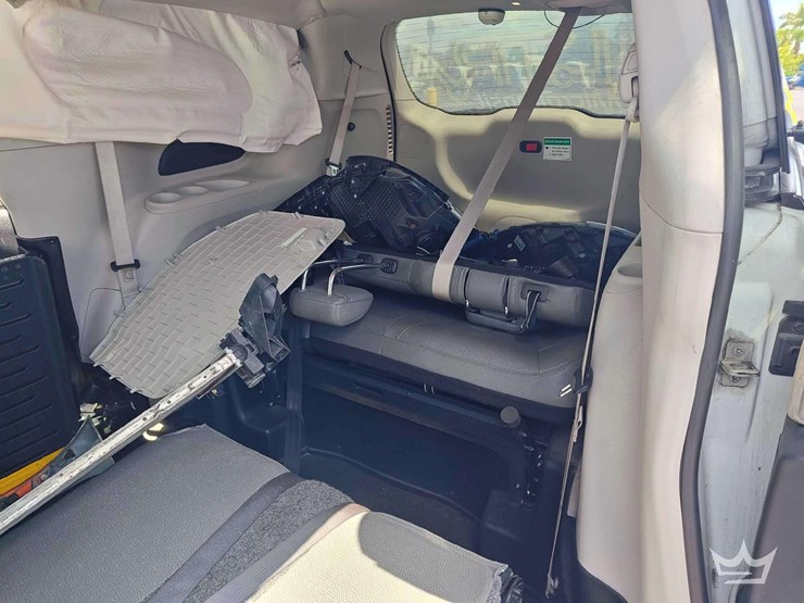 2022-chrysler-voyager-image-28