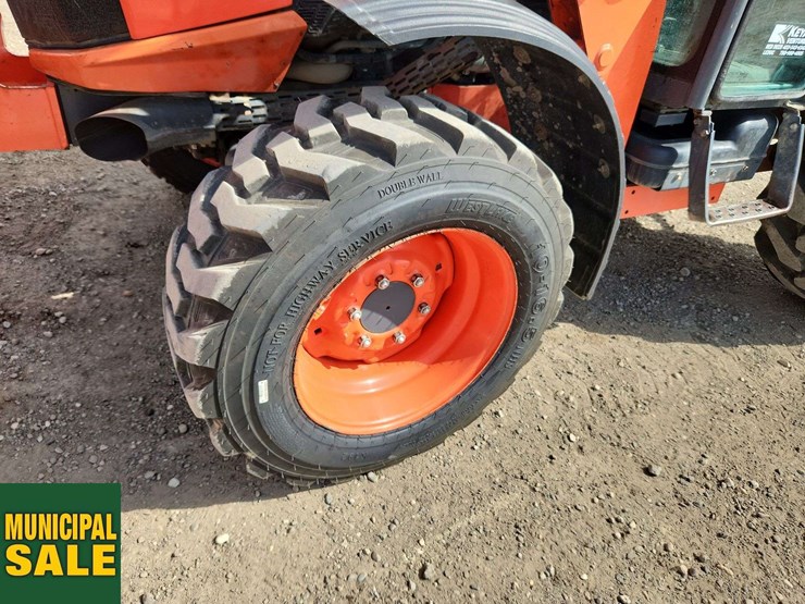 2015-kubota-l4760-image-32