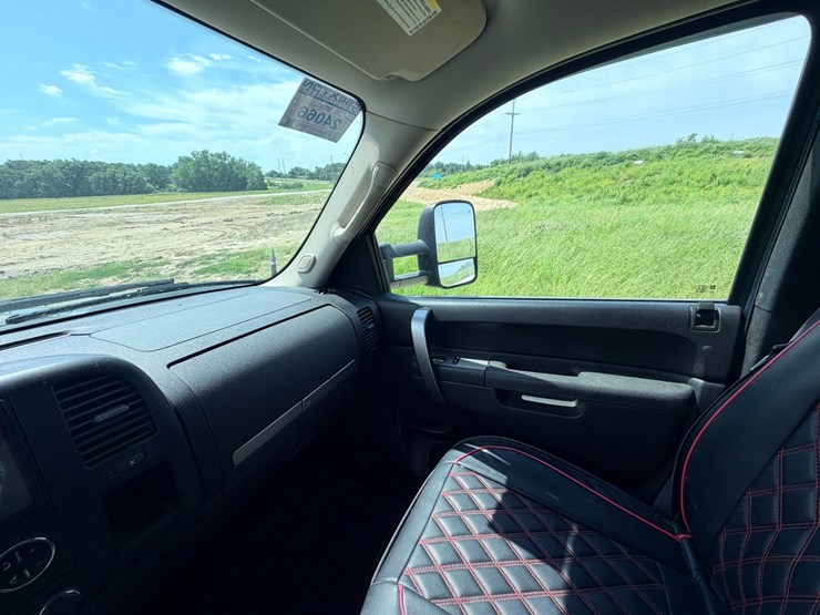 #24066-•-2011-chevrolet-silverado-pickup-truck-image-21