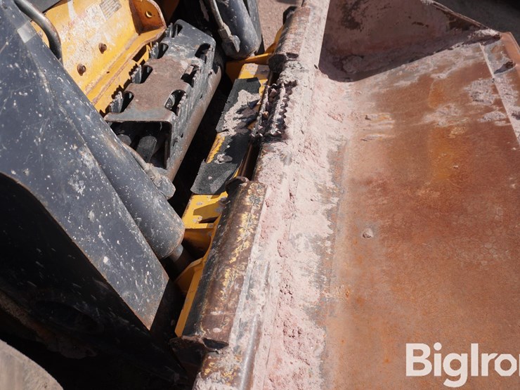 deere-332d-image-13
