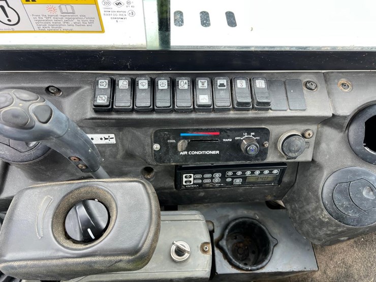 2018-takeuchi-tb260-image-25