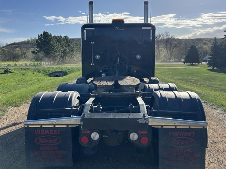 2017-peterbilt-389-image-6
