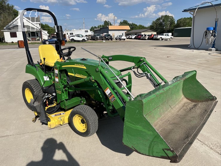 2009-john-deere-2305-image-1