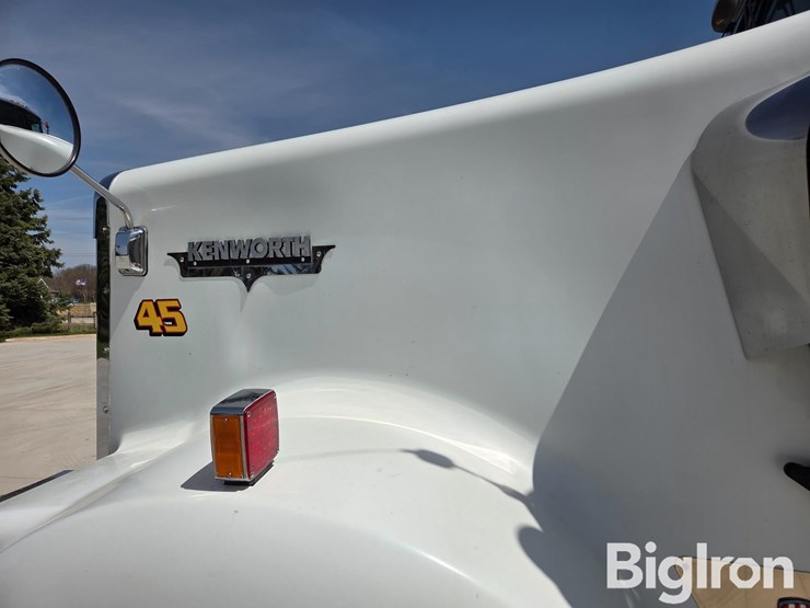 2007-kenworth-w900-image-13
