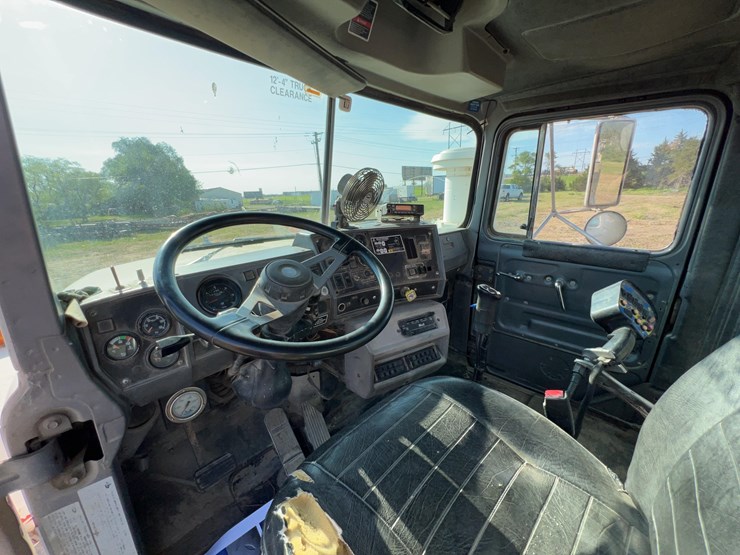 2001-mack-rd600-image-44
