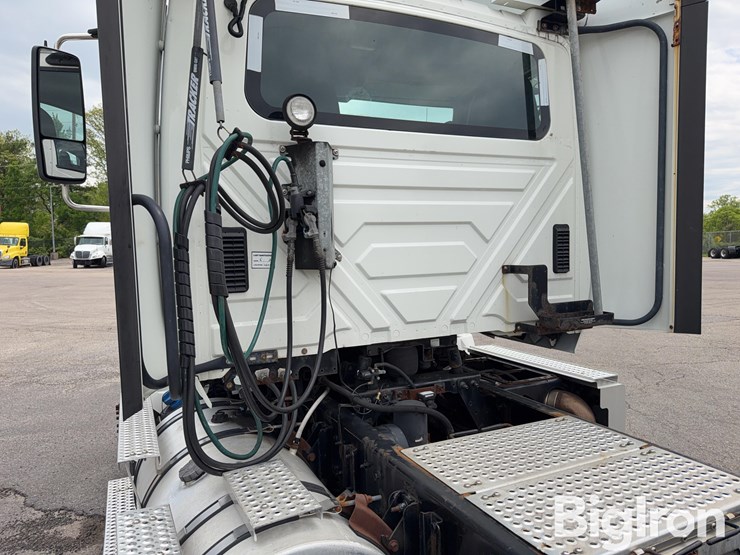 2015-international-prostar-image-16