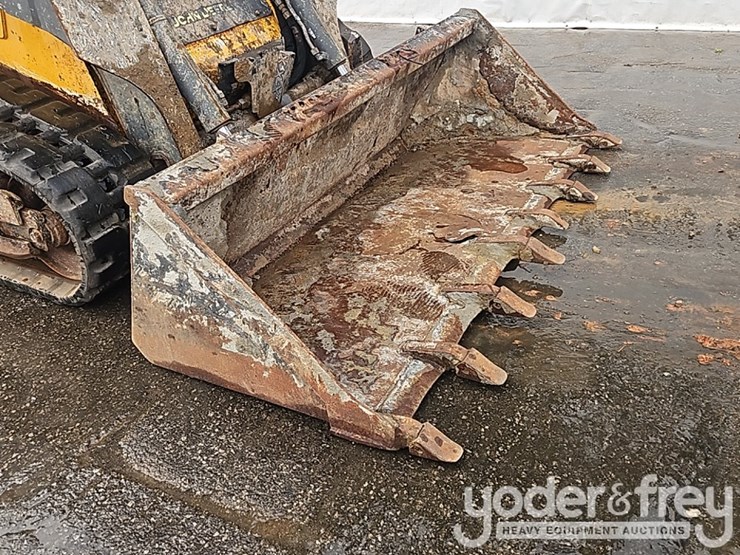 2018-deere-317g-image-12