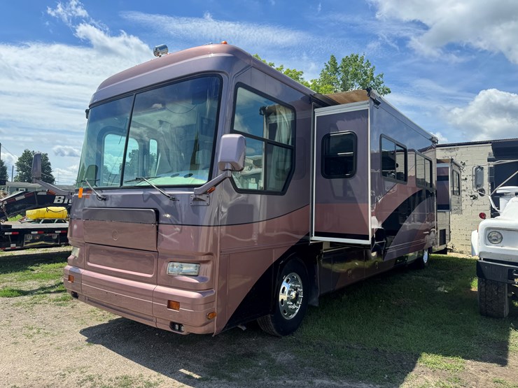2003-gulfstream-motorhome-with-(4)-slideouts-cummins-diesel-pusher,-allison-automatic-image-1