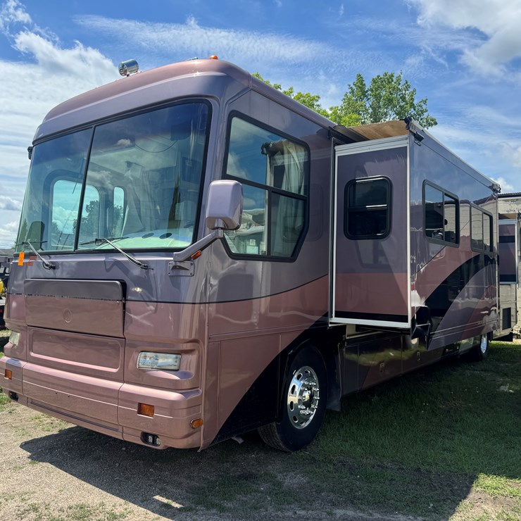 2003 GULFSTREAM MOTORHOME WITH (4) SLIDEOUTS CUMMINS DIESEL PUSHER, ALLISON AUTOMATIC