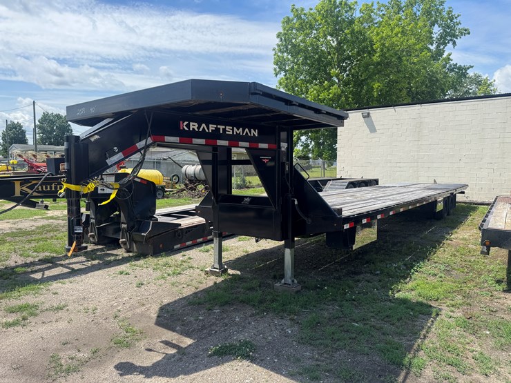 2023-kraftsman-40'-dual-tandem-gooseneck-trailer-with-hydraulic-dovetail,-hyd-landing-gear-image-1