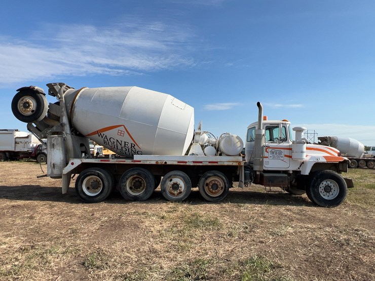 2001-mack-rd690s-image-5