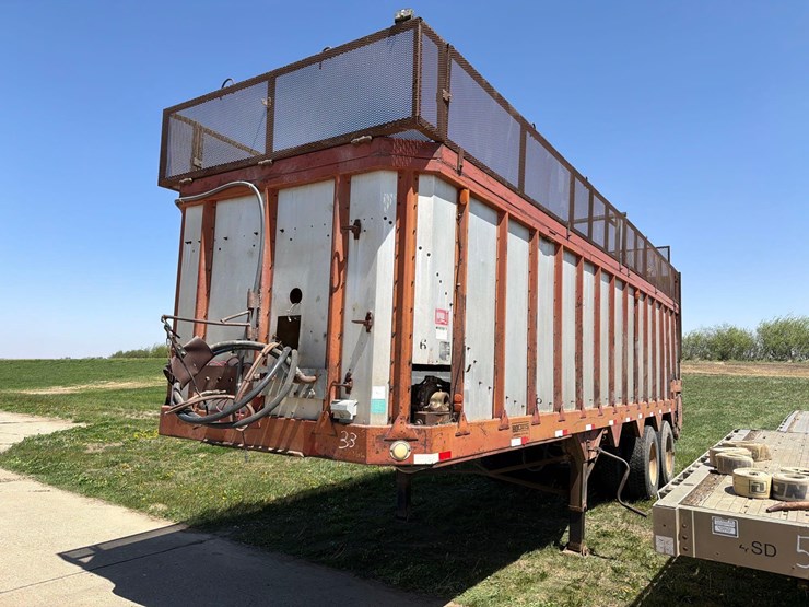 1976-bobc-30ft-live-bottom-semi-silage-trailer-image-1