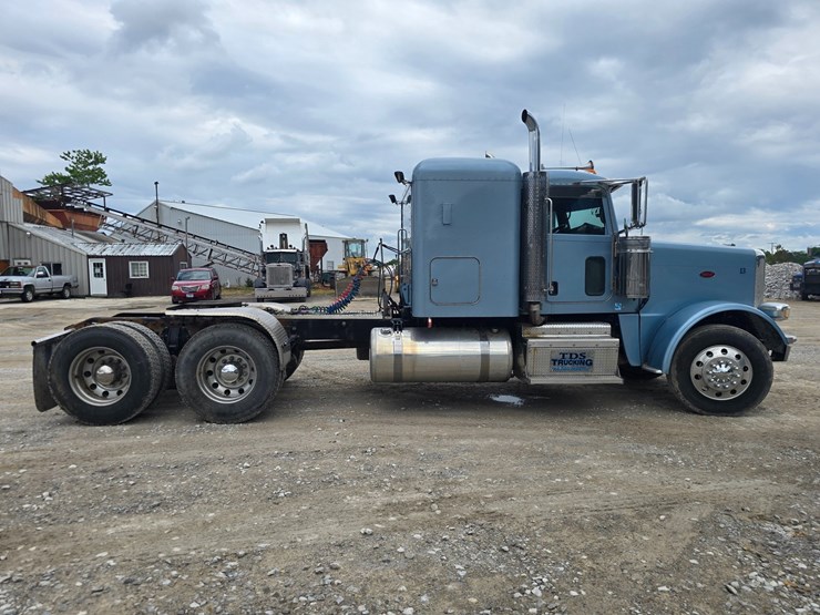 2013-peterbilt-388-image-27