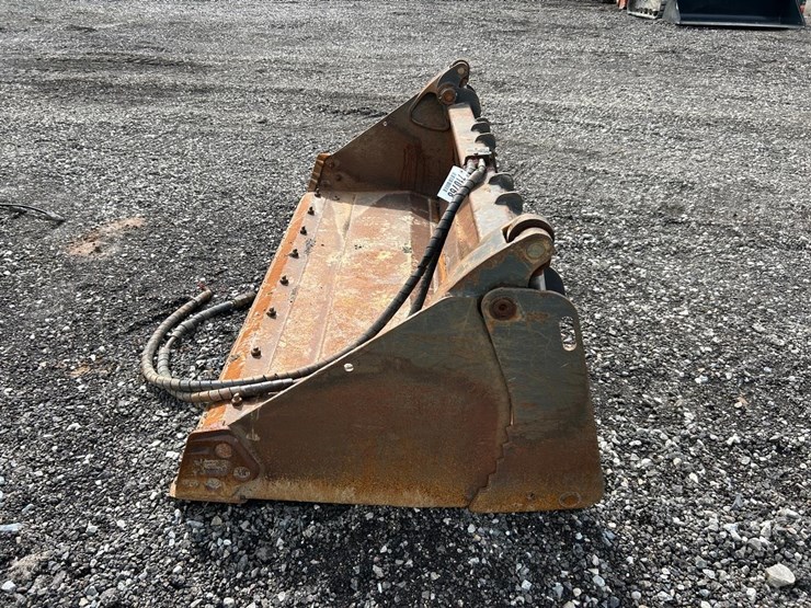 paladin-78"-4-1-skid-steer-bucket-image-2