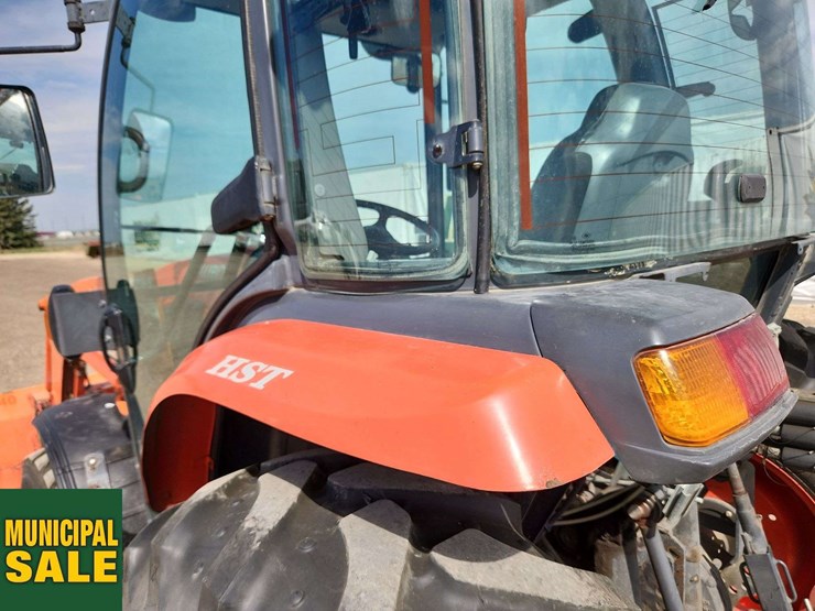 2015-kubota-l4760-image-44