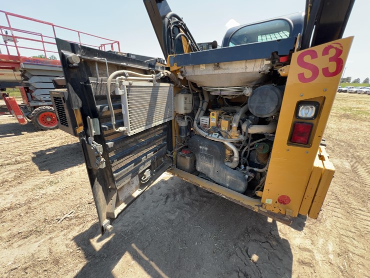 2016-caterpillar-262d-image-11