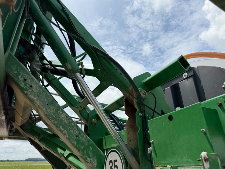2016-john-deere-r4038-image-61