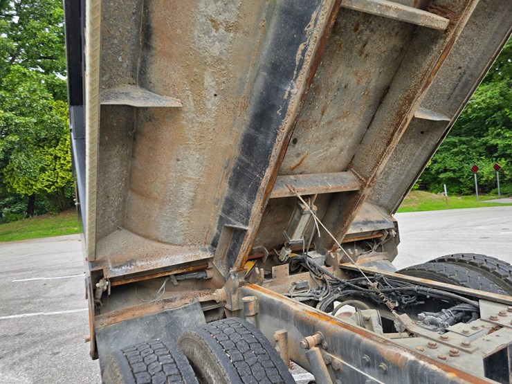 2015-kenworth-t800-image-96