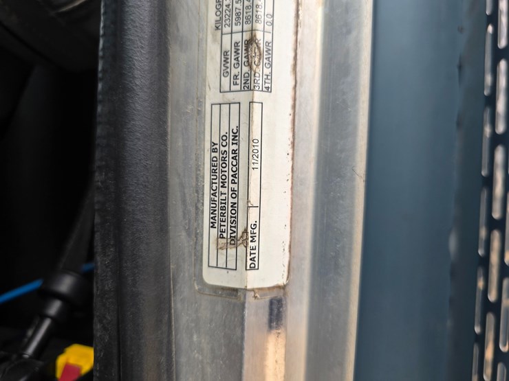 2011-peterbilt-388-image-60