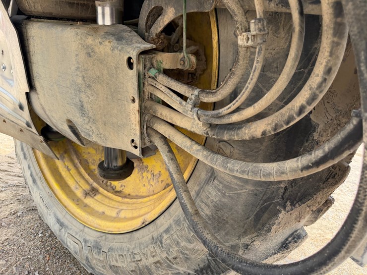 2016-john-deere-r4038-image-17