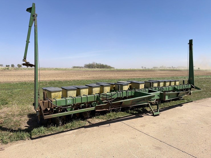 john-deere-7000-image-1