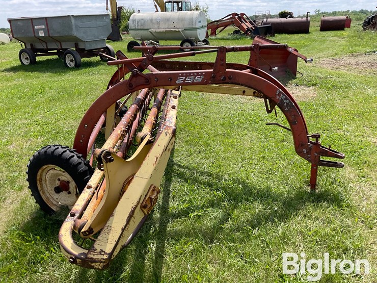 new-holland-258-image-4