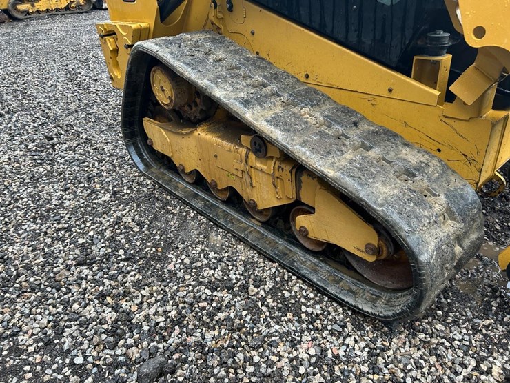 2022-caterpillar-259d3-image-12