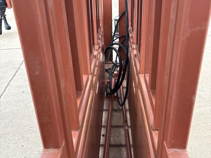 lakeside-11ft-hydraulic-squeeze-chute-image-20