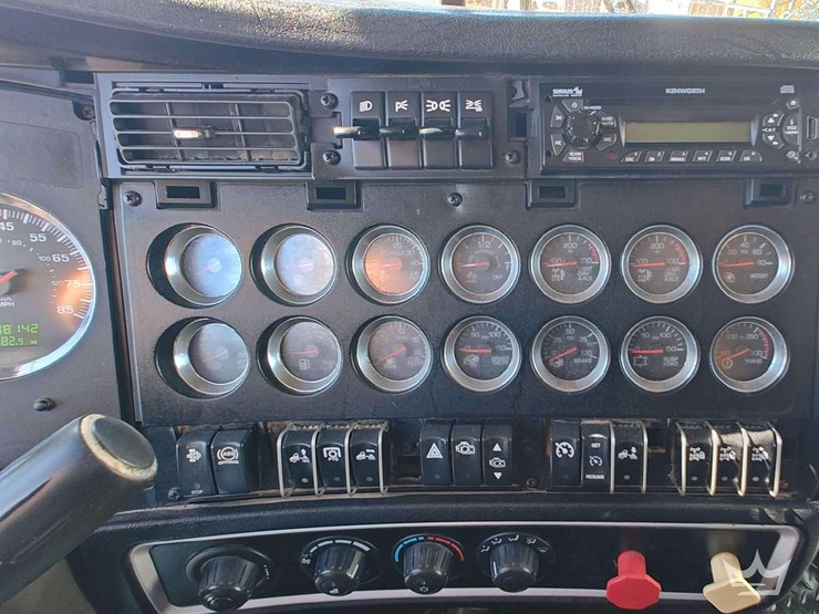 2012-kenworth-t800-image-18