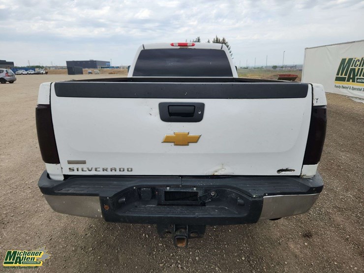 2012-chevrolet-silverado-3500hd-image-9