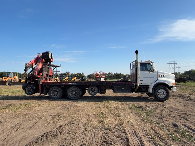 2003-sterling-lt9500-image-3
