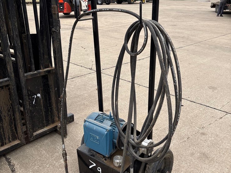 big-red-8-1/2ft-hydraulic-squeeze-chute-image-21